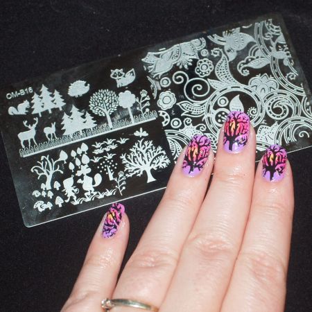 Plaque de Stamping Nail Art Animaux de la Forêt Sapins et Arabesques OMB16