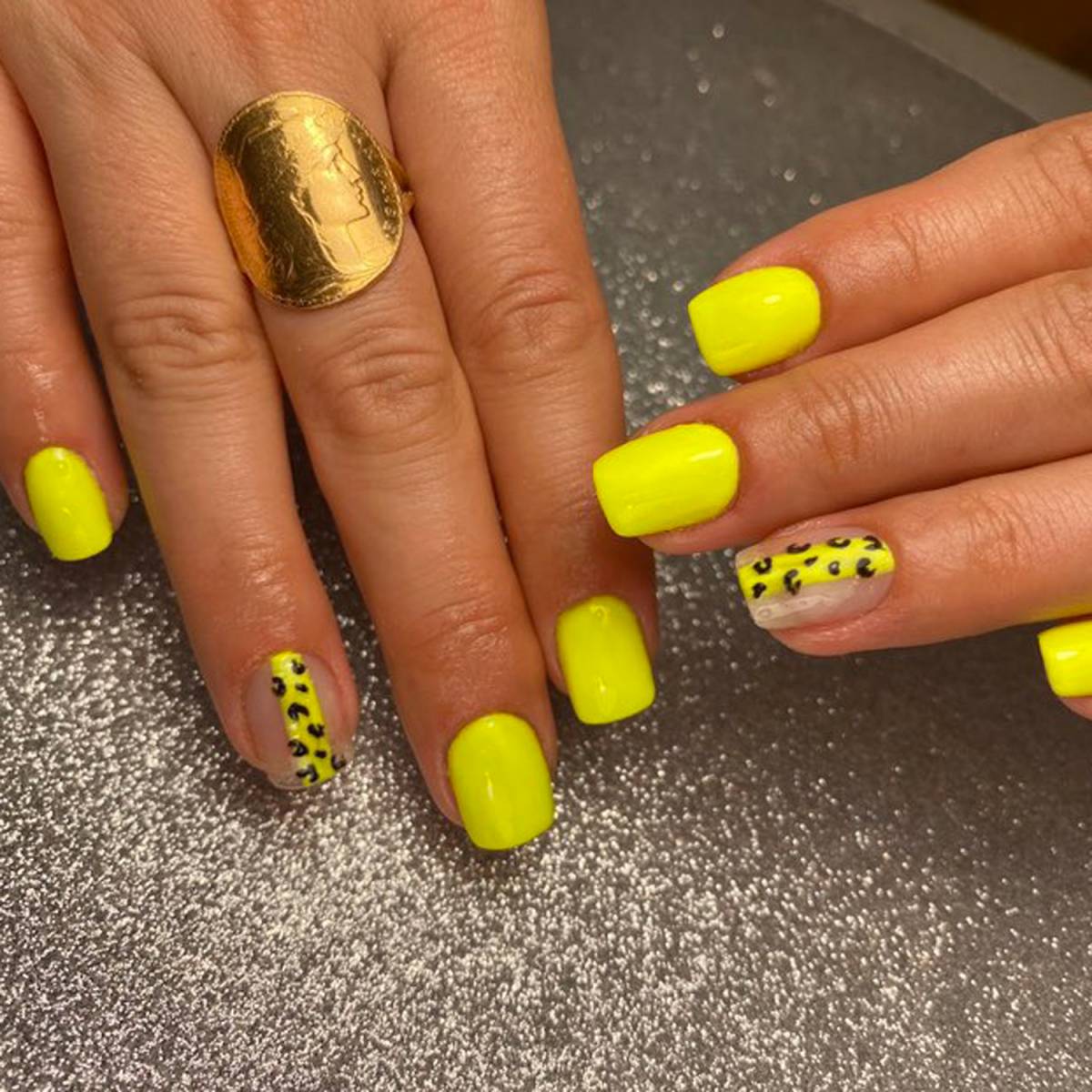 Vernis Semi-Permanent Jaune Fluo