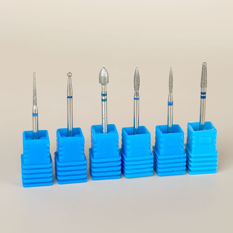Lot de 6 embouts cuticules et Manucure Russe