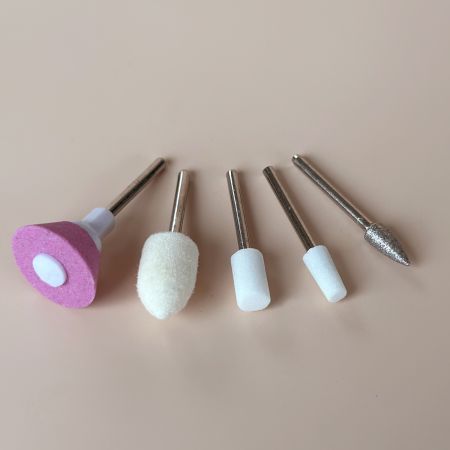 Ponceuse pour Ongles à Piles avec Embouts