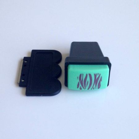 Tampon Stamping XL et Racloir Nail Art