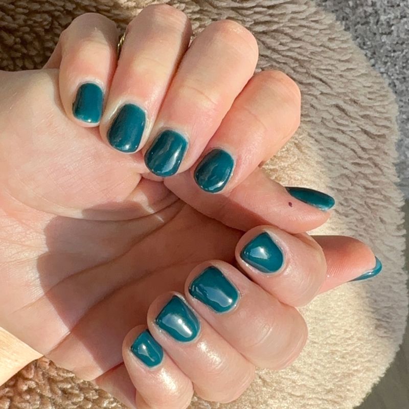 Vernis semi-permanent hema free Bleu canard