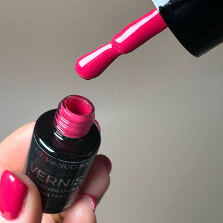 Vernis semi-permanent hema free Rouge Carmin