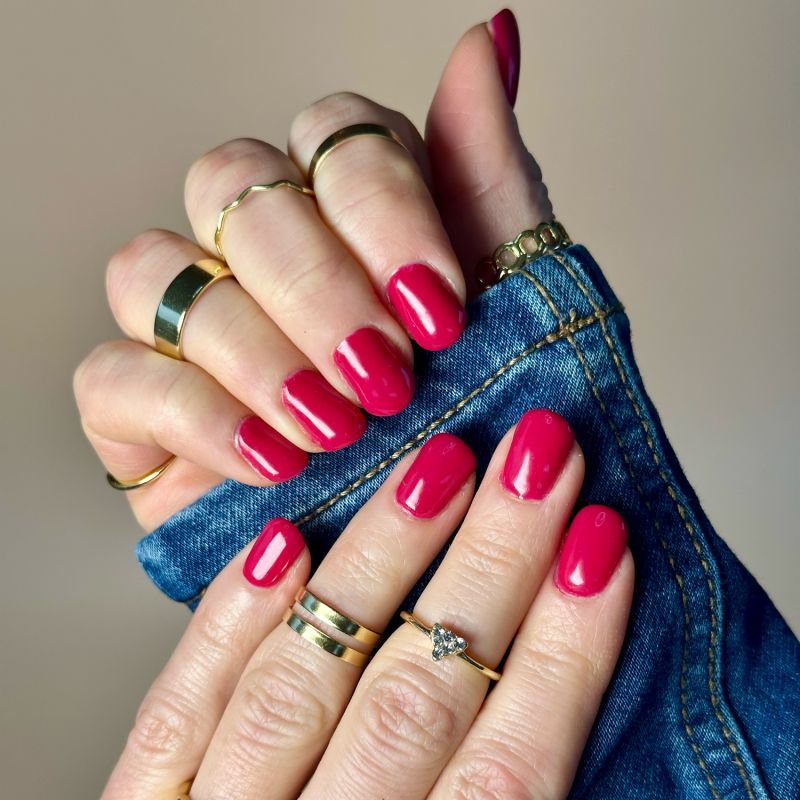 Vernis semi-permanent hema free Rouge Carmin