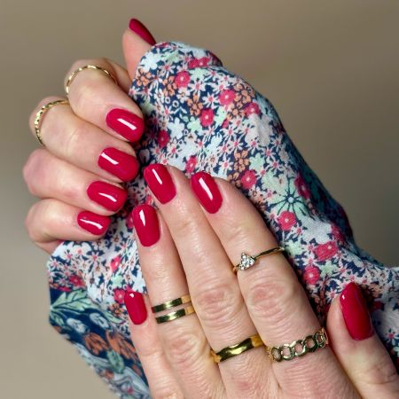 Vernis semi-permanent hema free Rouge Carmin