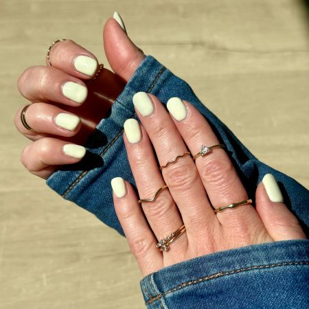 Vernis semi-permanent hema free Jaune Pastel