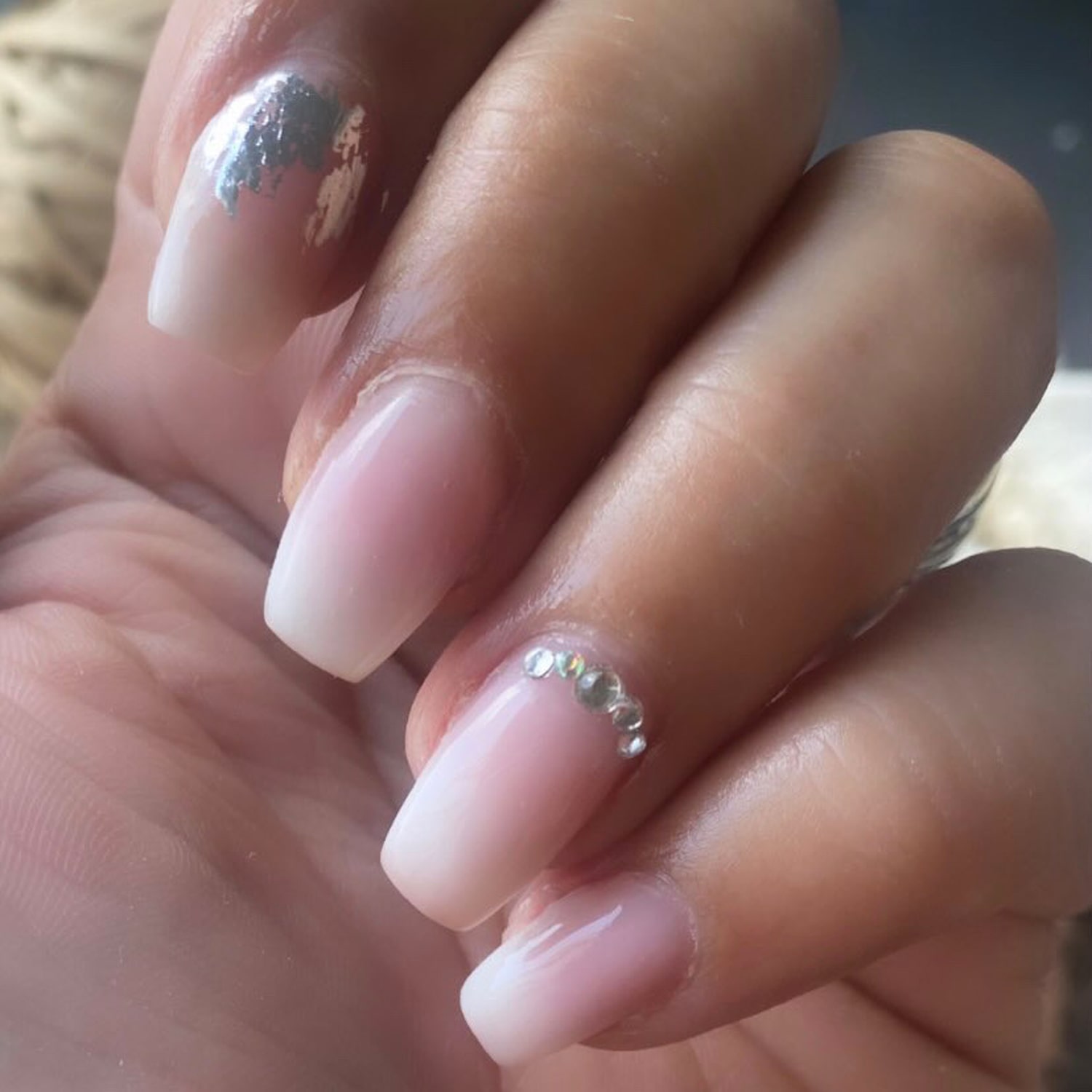 babyboomer sur ongles en gel