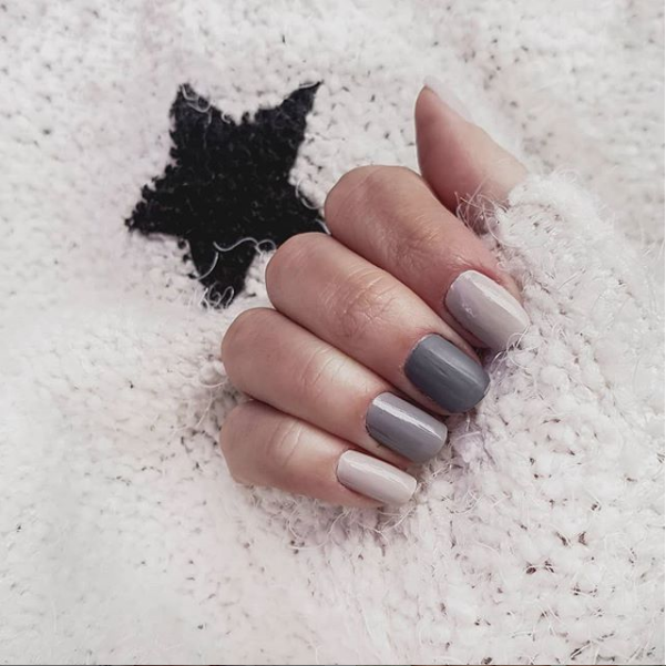 mismatched nails gris