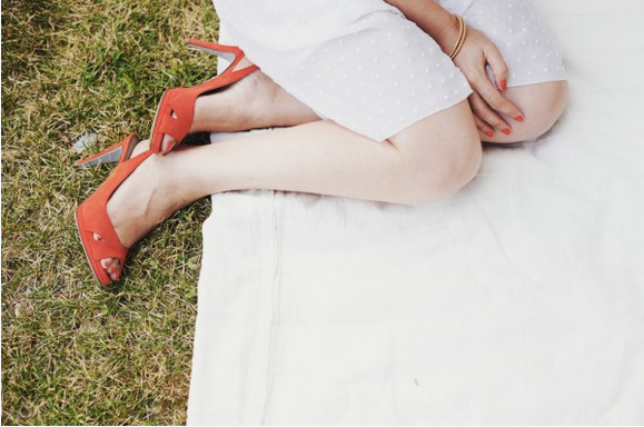 ongles et chaussures rouges