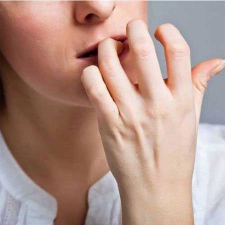 Se ronger les ongles une mauvaise habitude