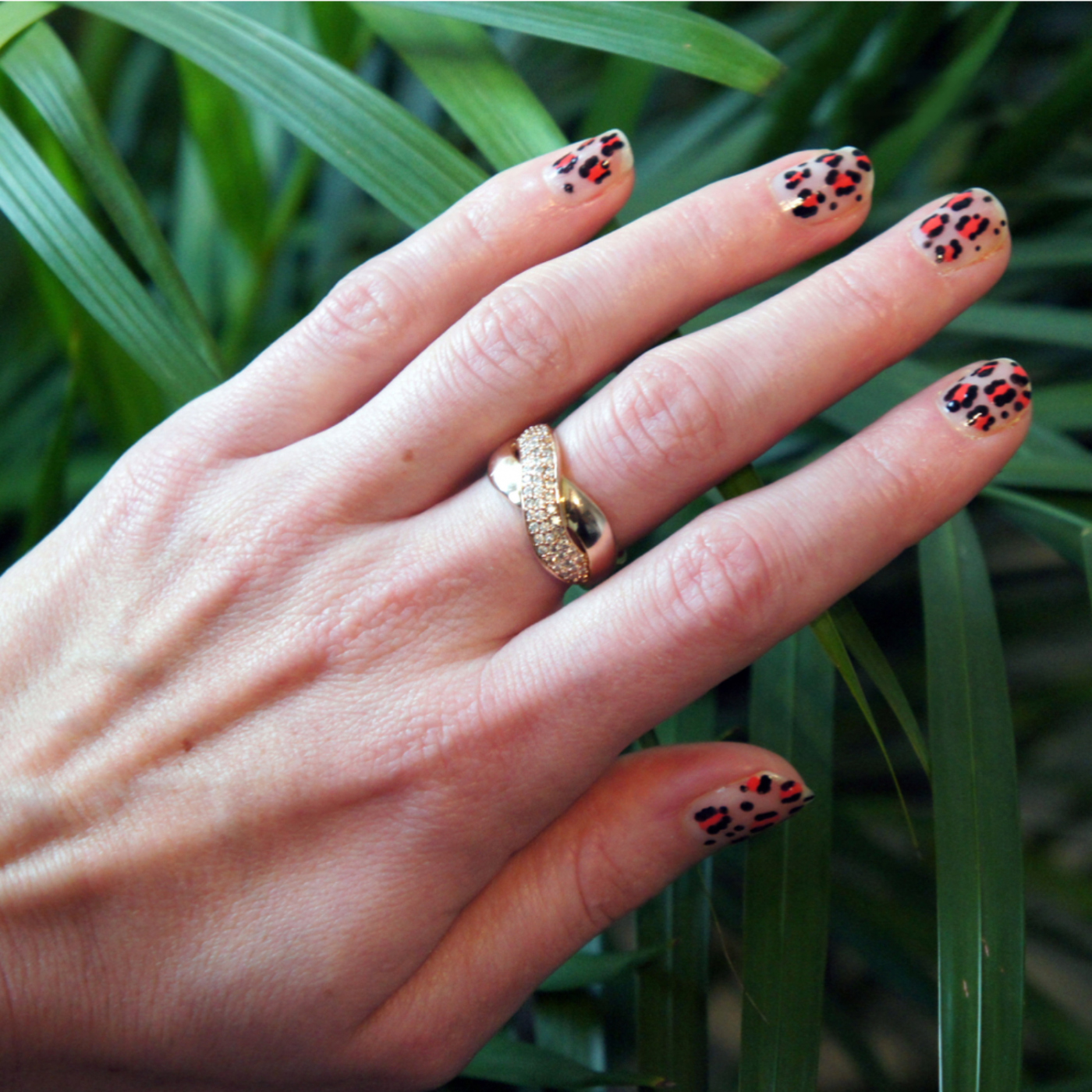 Jouons la carte du girly léopard nail art 