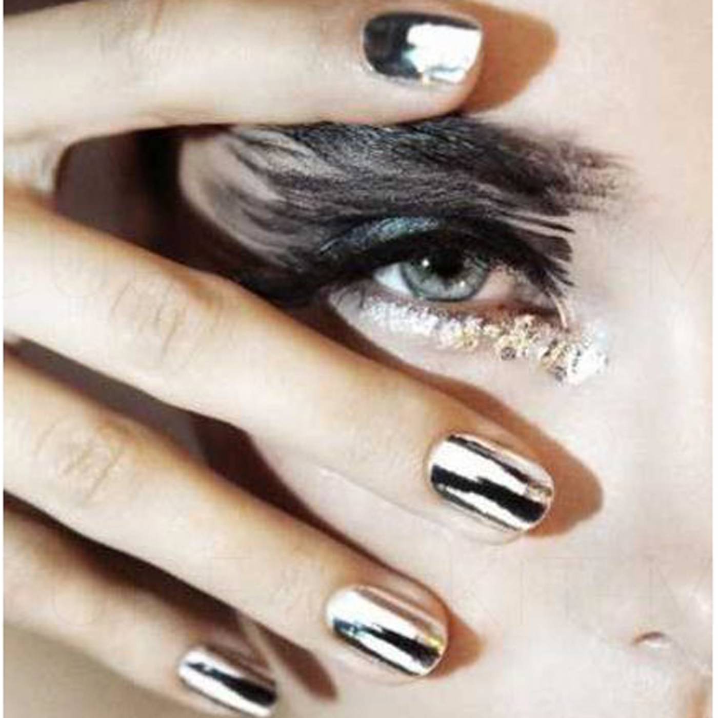 Foils Nail Art, nouvelle folie pour vos ongles ! 