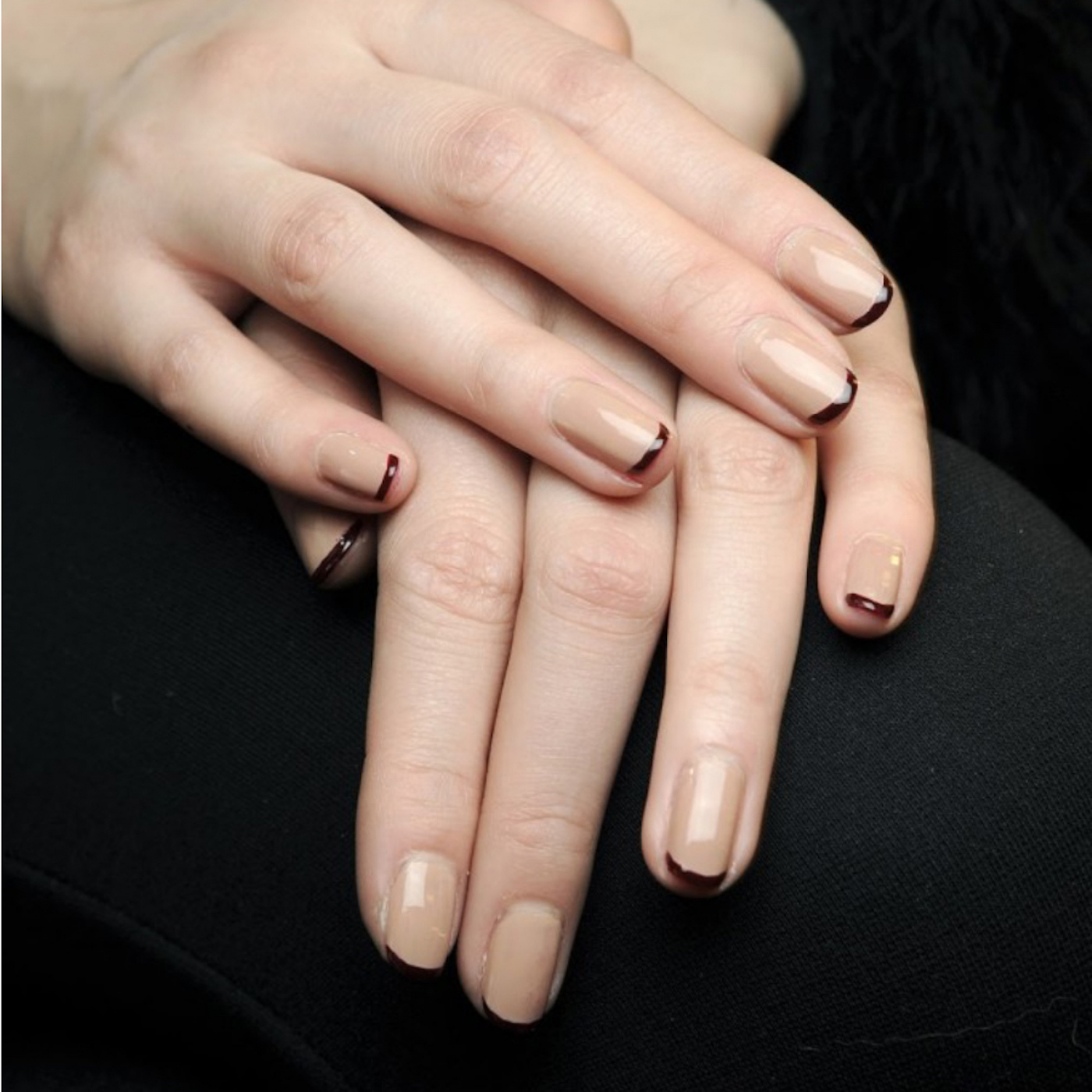 Une manucure French Oxblood pour vos ongles 