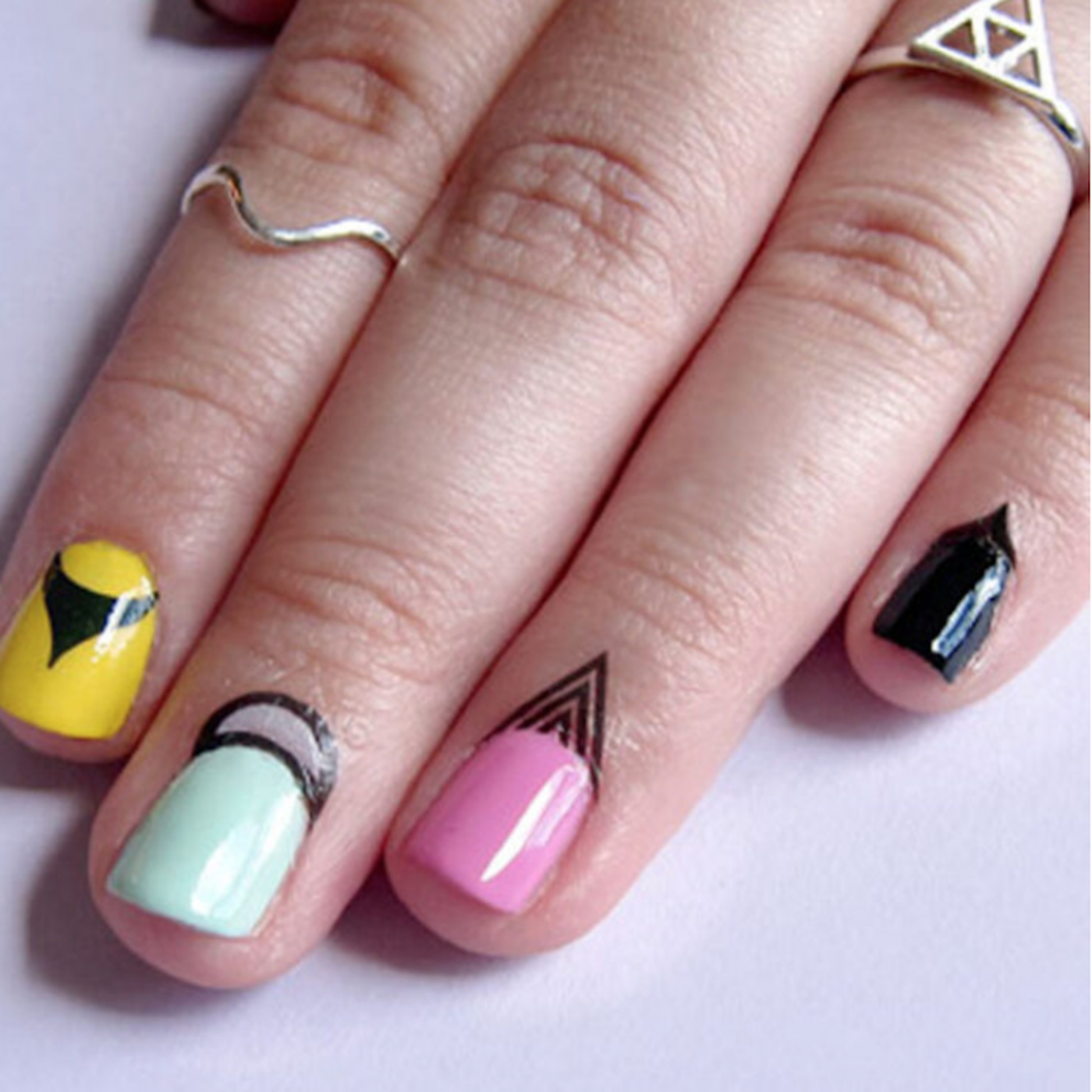 Les tatouages pour cuticules, la nouvelle trouvaille nail art ! 